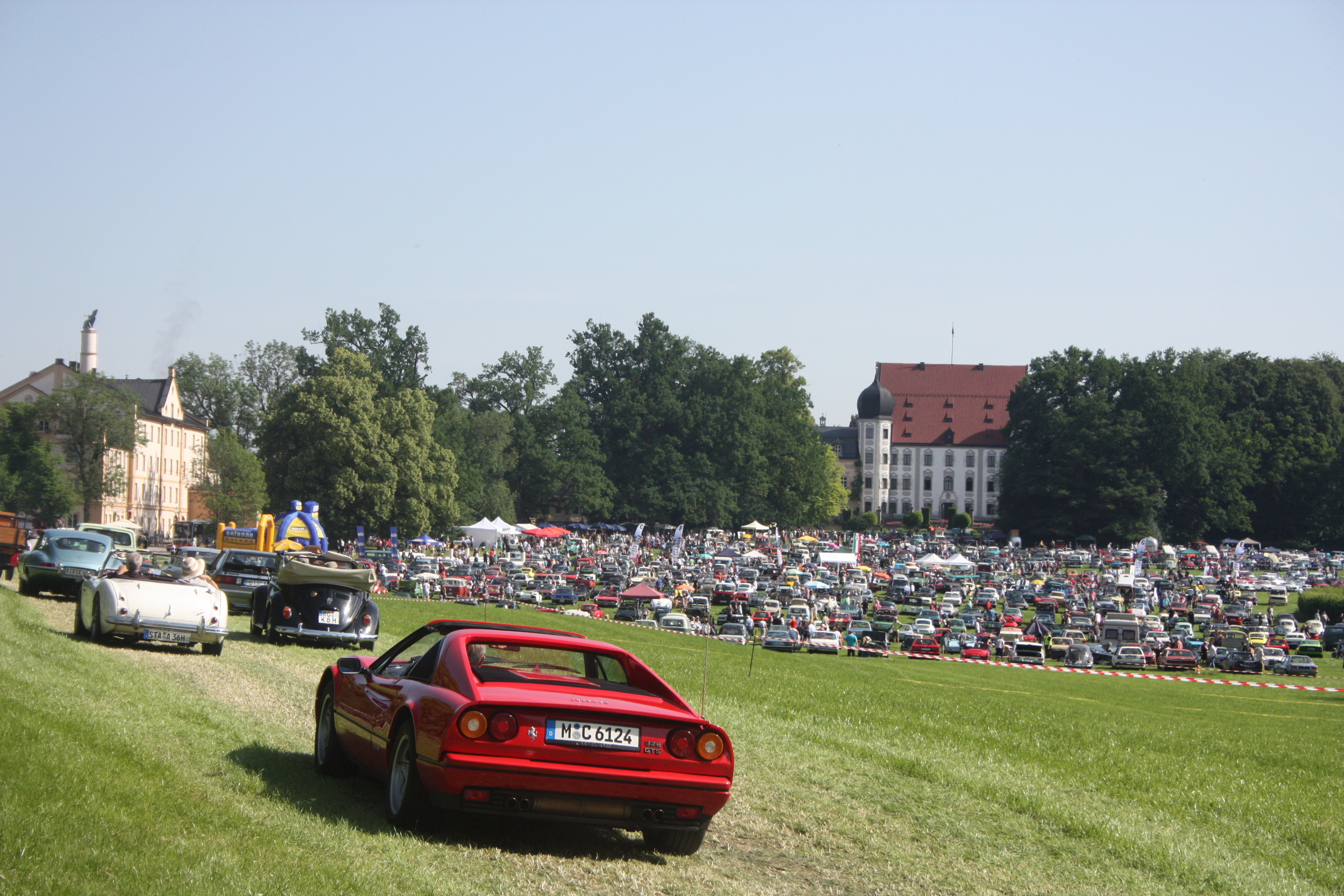 Bavaria Historic, to je v den startu i setkání více, než 3000 majitelů veteránů a 15000 obdivovatelů dějin motorismu