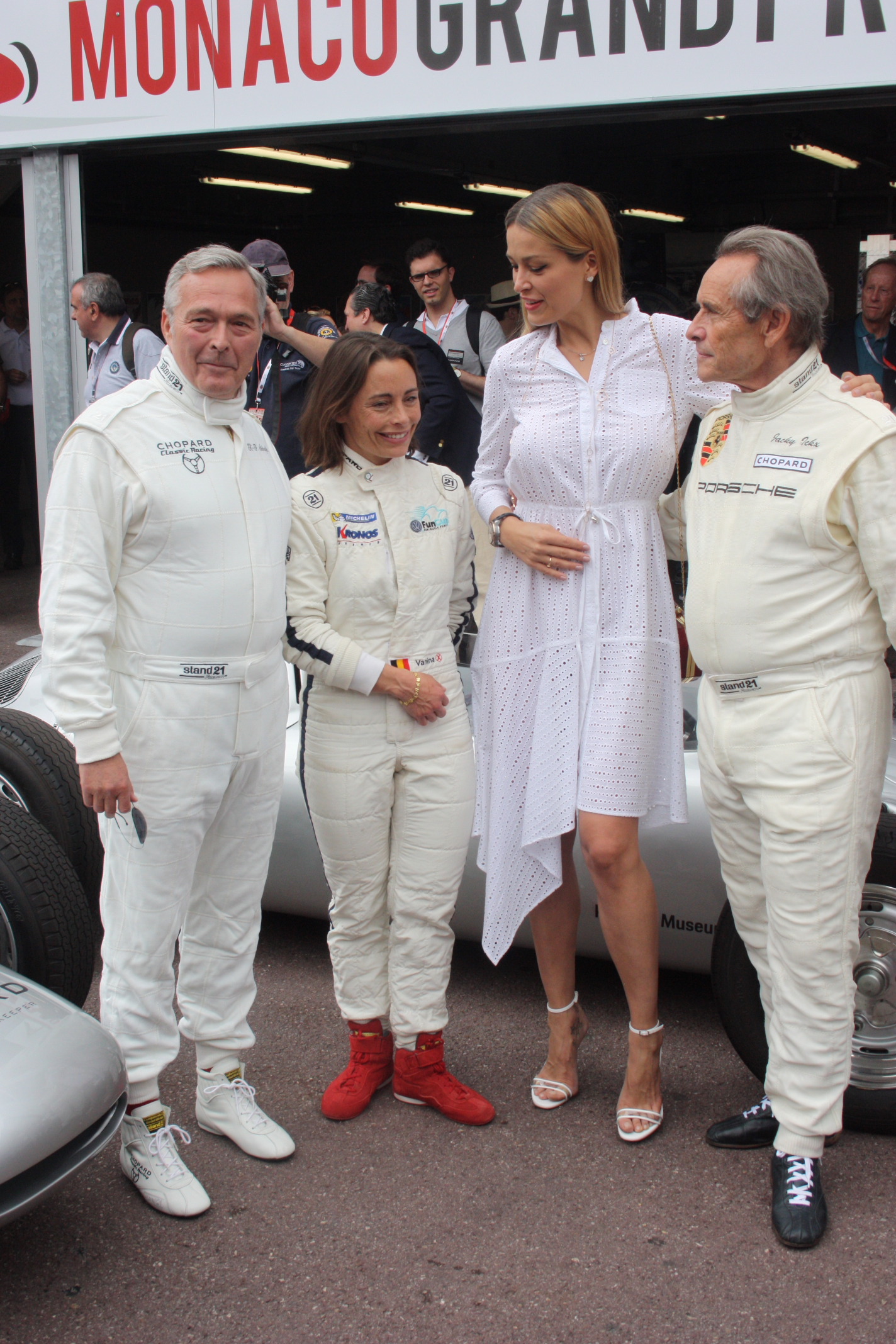 Sponsor Scheufele (Chopard), Vanina Ickxová, supermodelka Petra Němcová a Jacky Ickx prezentovali Scheufeleho hodinky a vozy Porsche