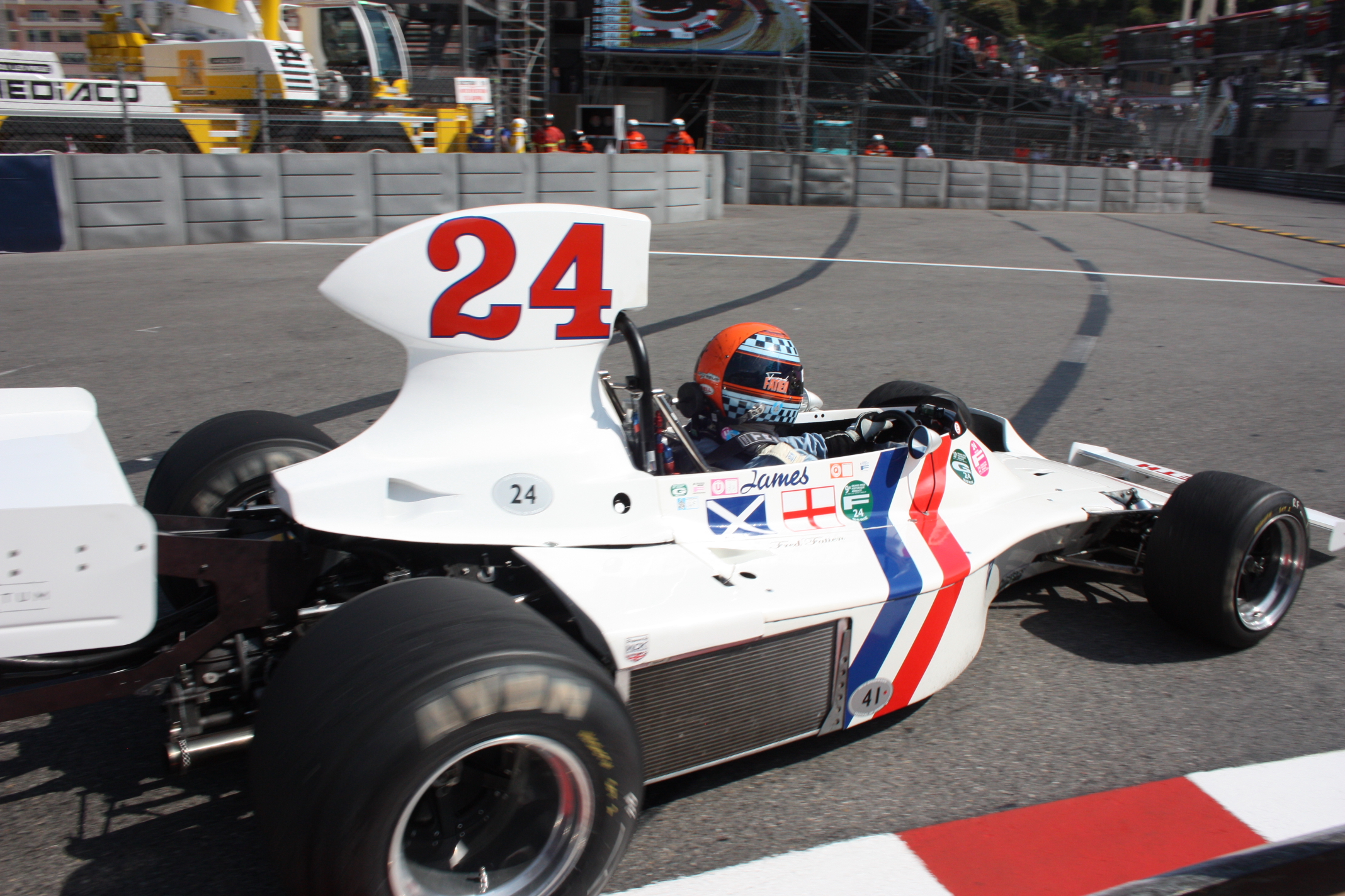 S tímto vozem vyhrál James Hunt v Zandvoortu 1975 jedinou Grand Prix pro Lorda Hesketha