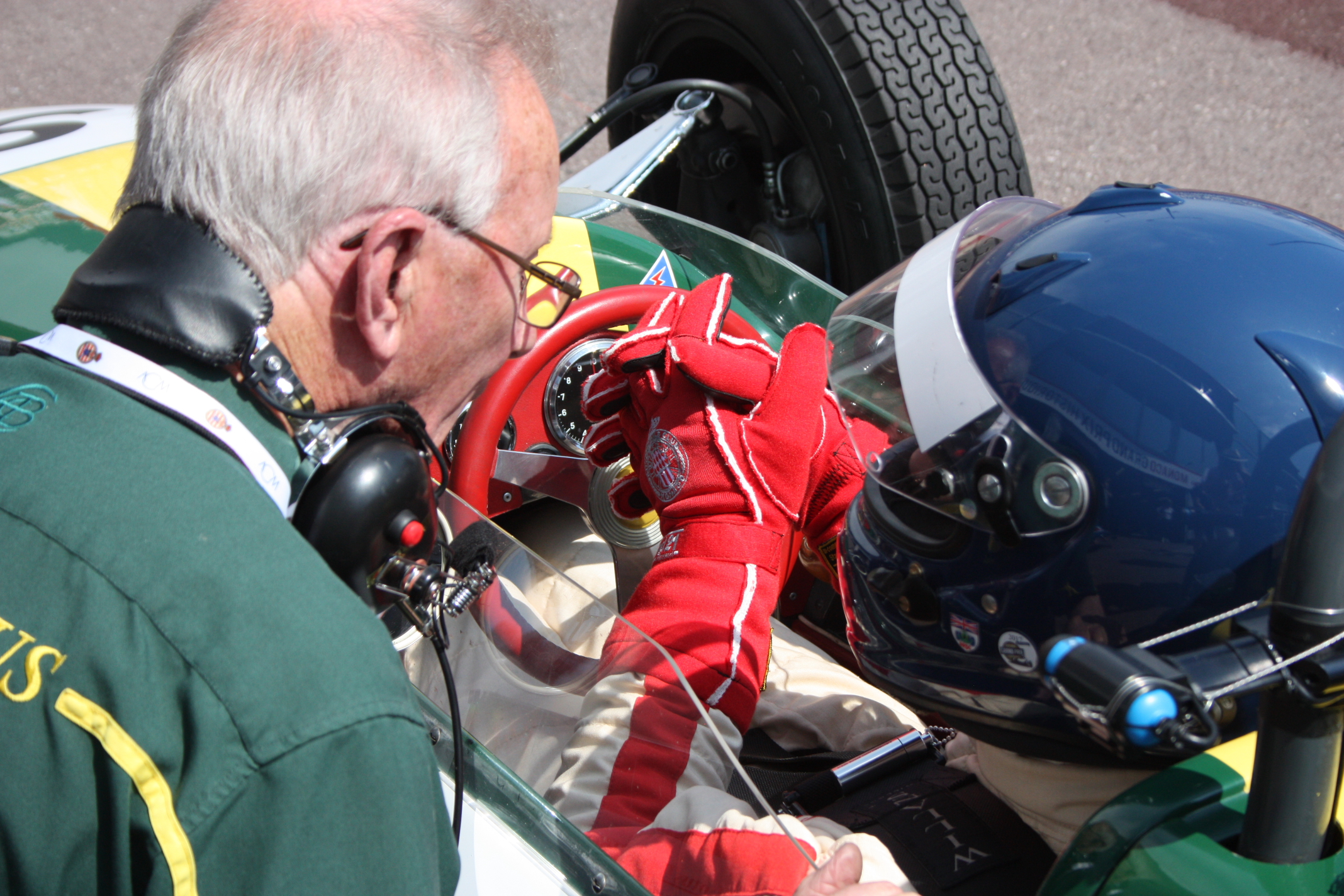 Legendární mechanik Lotusu, Bob Dance s jeho jezdcem Middlehurstem