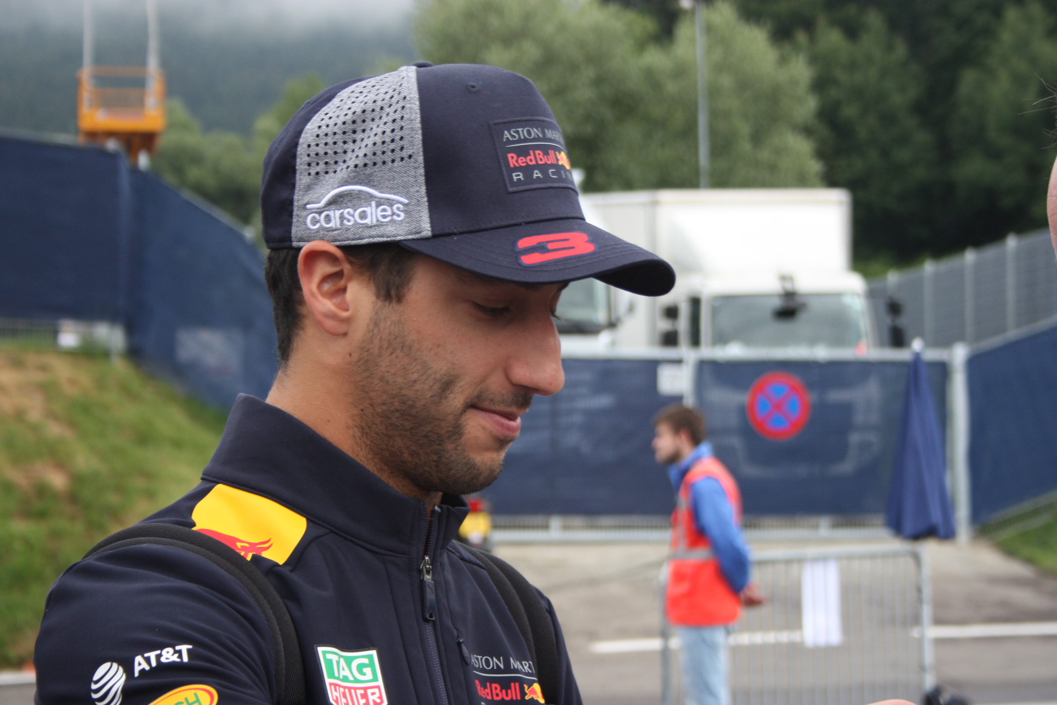 Daniel Ricciardo, který o víkend v Rakousku tradičně slaví své narozeniny, tentokrát neměl důvod k úsměvu: Závod nedokončil