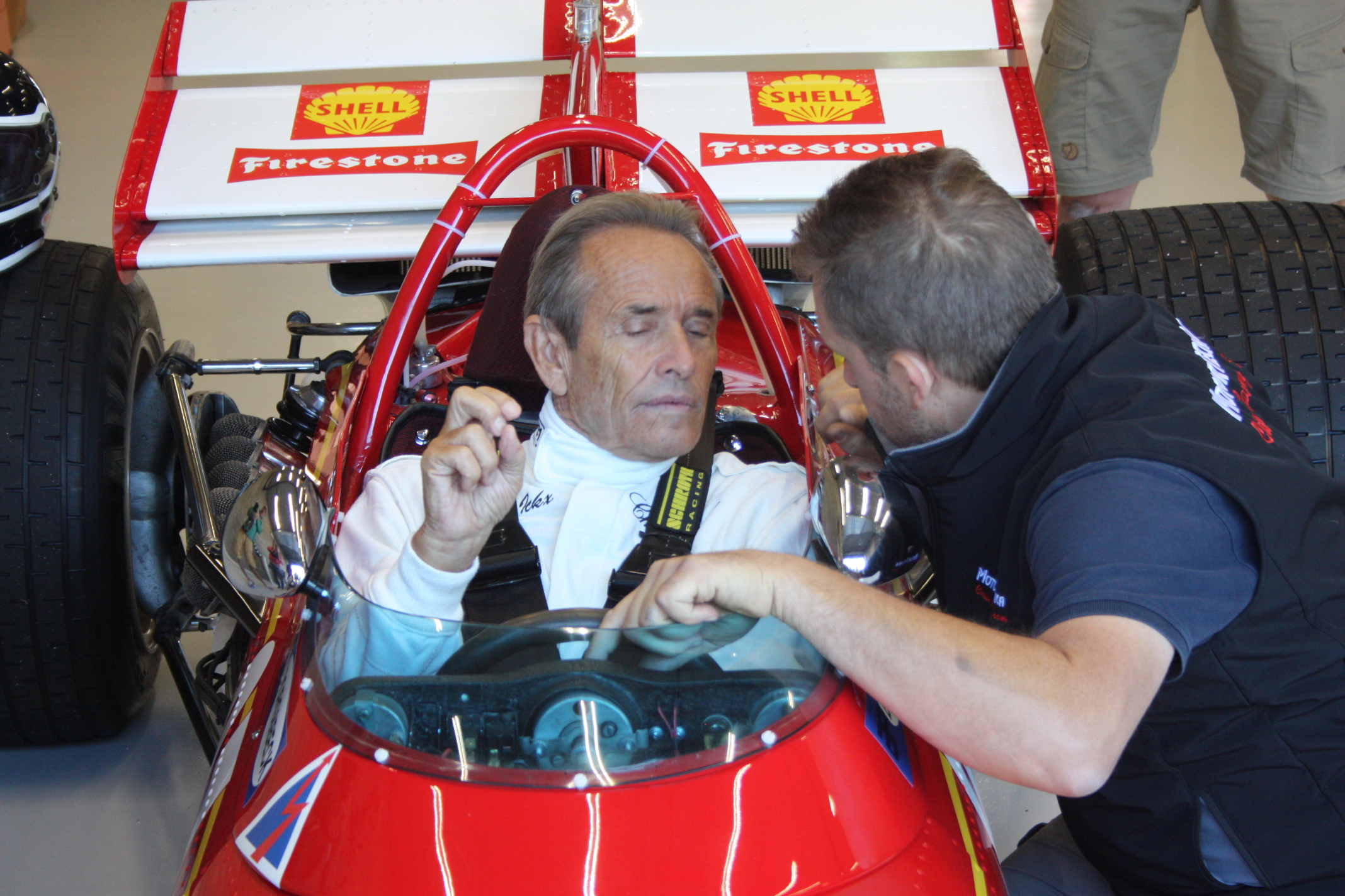 Božský Jacky Ickx, pilot, který toho během své pestré kariéry dosáhl více, než Vettel s Hamiltonem dohromady, směl ve Spa vzpomenou svého vítězství s Ferrari v Rouenu před 50 lety.