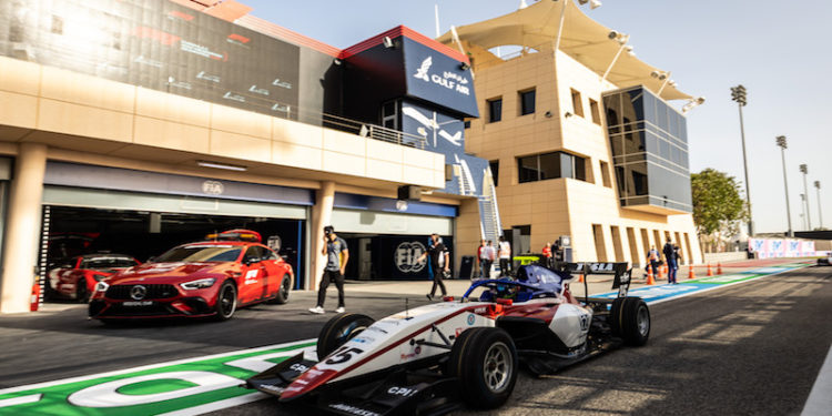 SAKHIR (BH), 17-20 March 2022: Gulf Air Bahrain Grandprix at Bahrain International Circuit. Ayrton Simmons #15 Charounz Racing System © 2022 Sebastiaan Rozendaal / Dutch Photo Agency